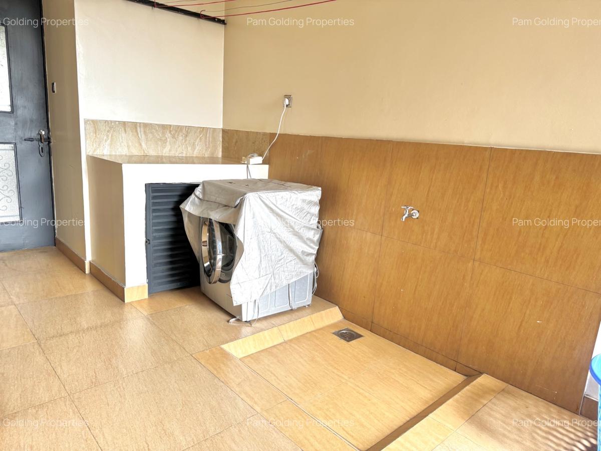 Furnished 3 Bed Apartment with En Suite in Riverside - 19