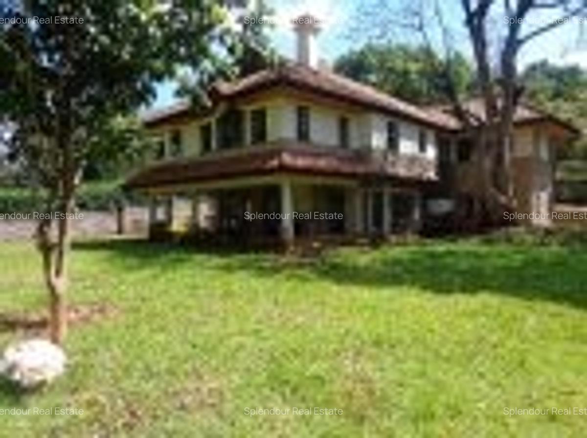 5 Bed Villa with En Suite in Rosslyn - 1