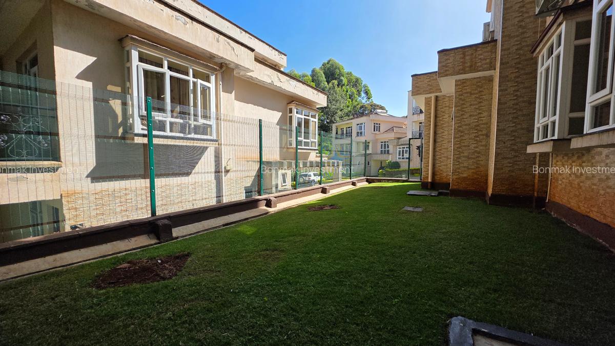 5 Bed Townhouse with En Suite at Chalbi Drive - 5