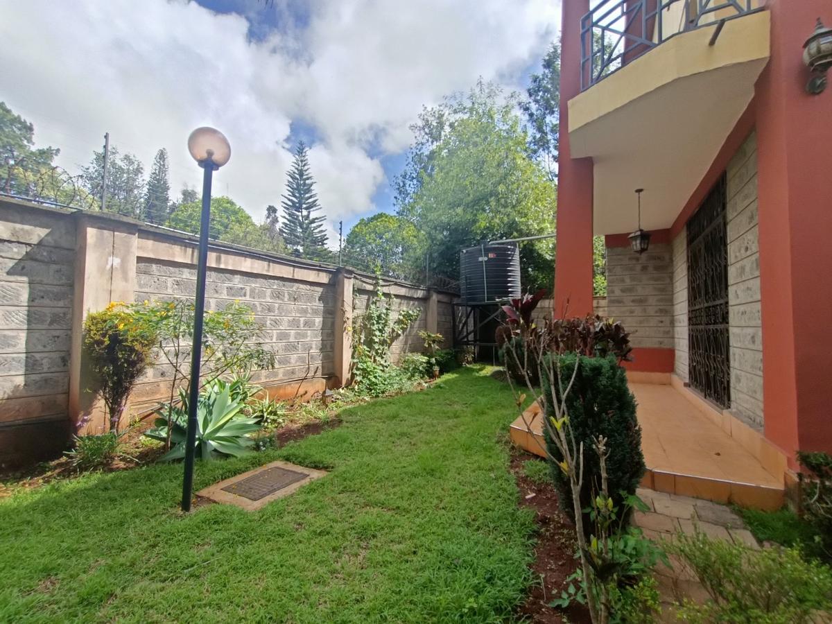 5 bed townhouse with en suite at riara road