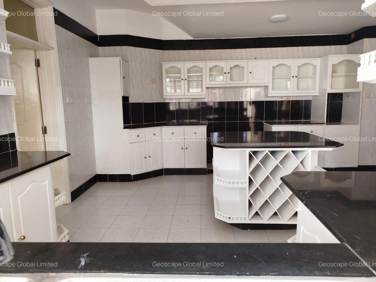 5 Bed House with En Suite in Runda - 8