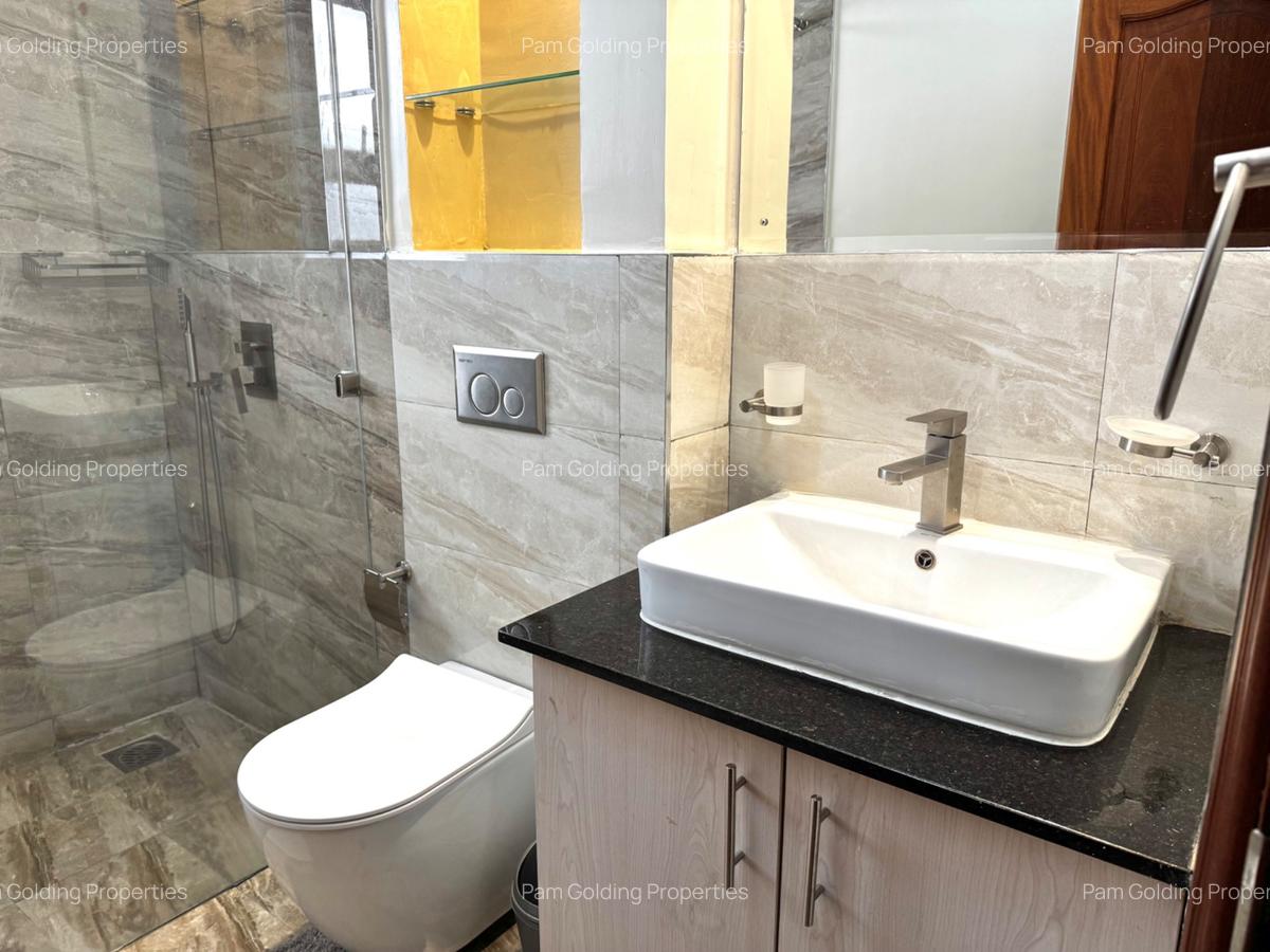 Furnished 3 Bed Apartment with En Suite in Riverside - 11