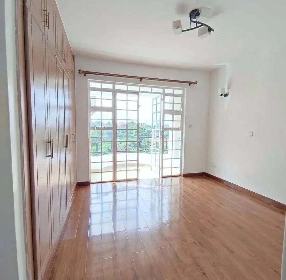 3 Bed Apartment with En Suite in Lavington - 1