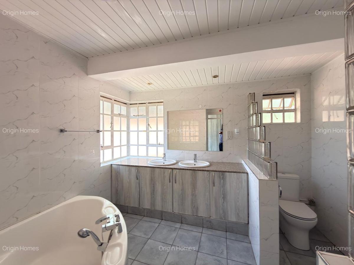 4 Bed House with En Suite in Gigiri - 12