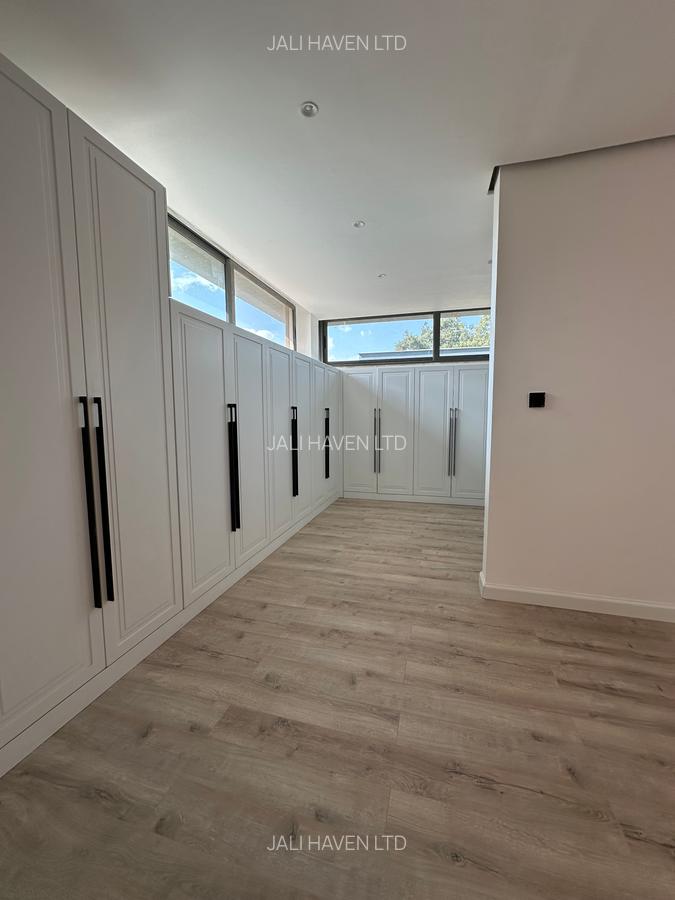 5 Bed Villa with En Suite in Lavington - 15