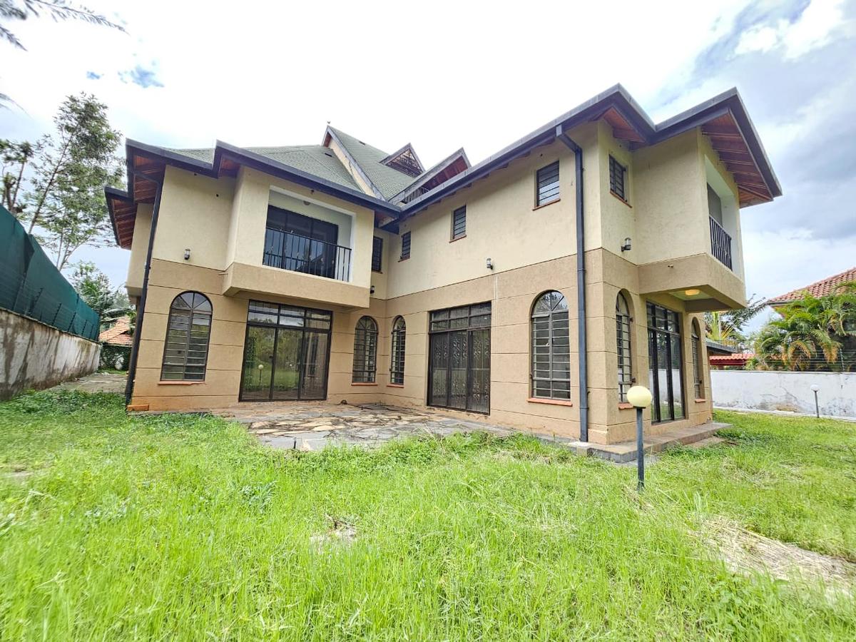 6 Bed House with En Suite in Runda - 10