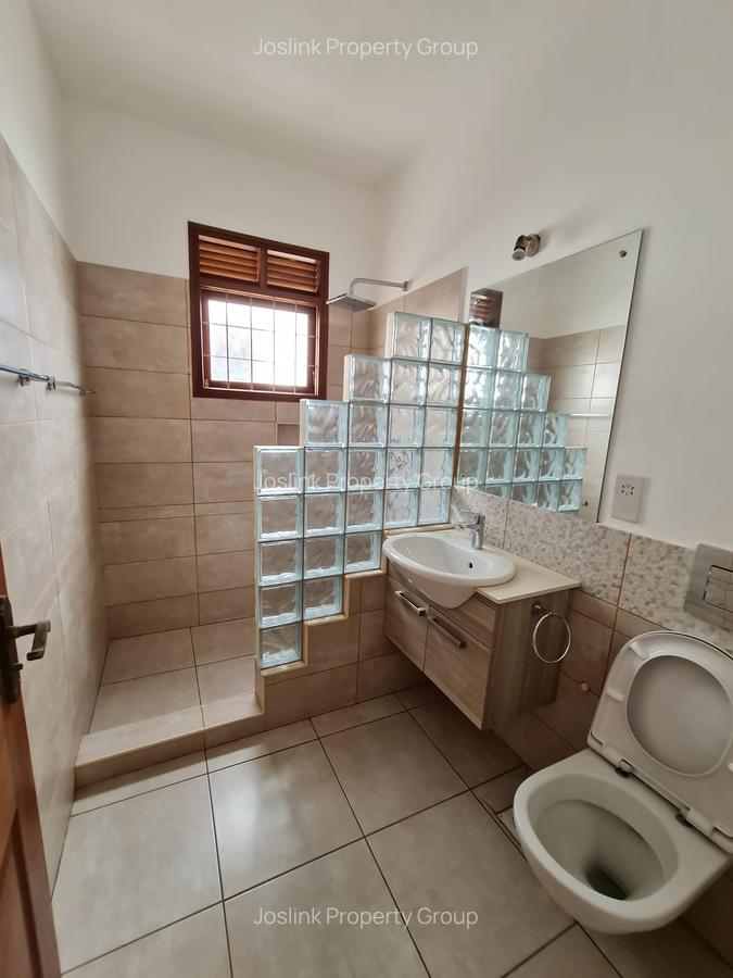 4 Bed Villa with En Suite in Nyali Area - 6