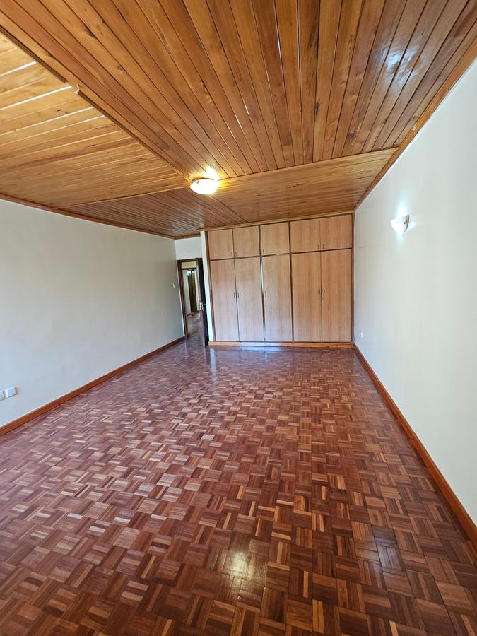 5 Bed Townhouse with En Suite at Lavington - 13