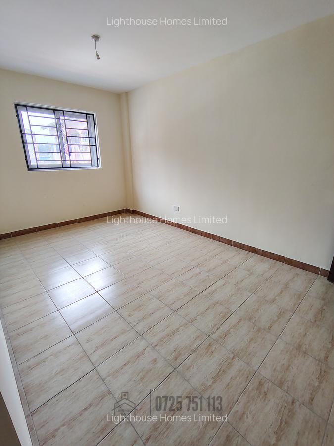 3 Bed Apartment with En Suite at Racecourse - 6