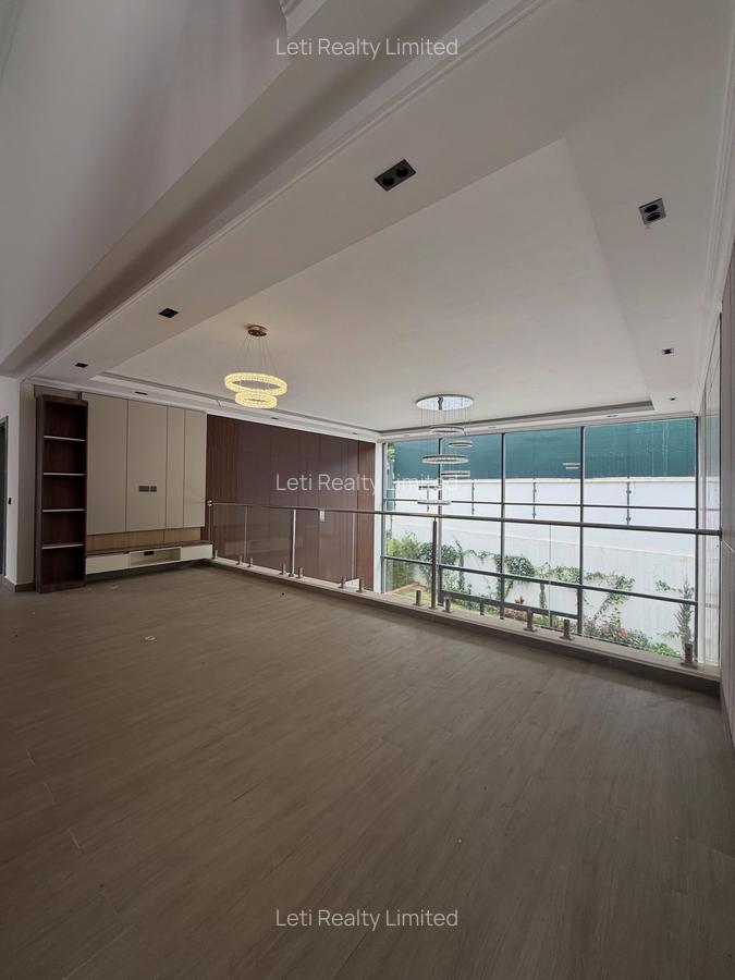 5 Bed Townhouse with En Suite in Lavington - 6