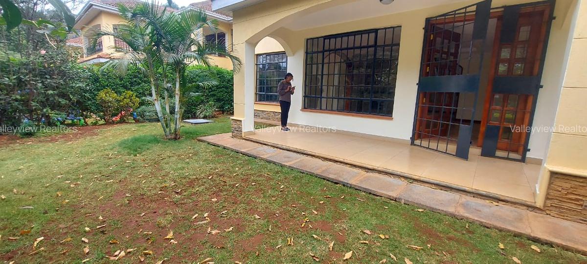 4 Bed Townhouse with En Suite at Lavington - 5