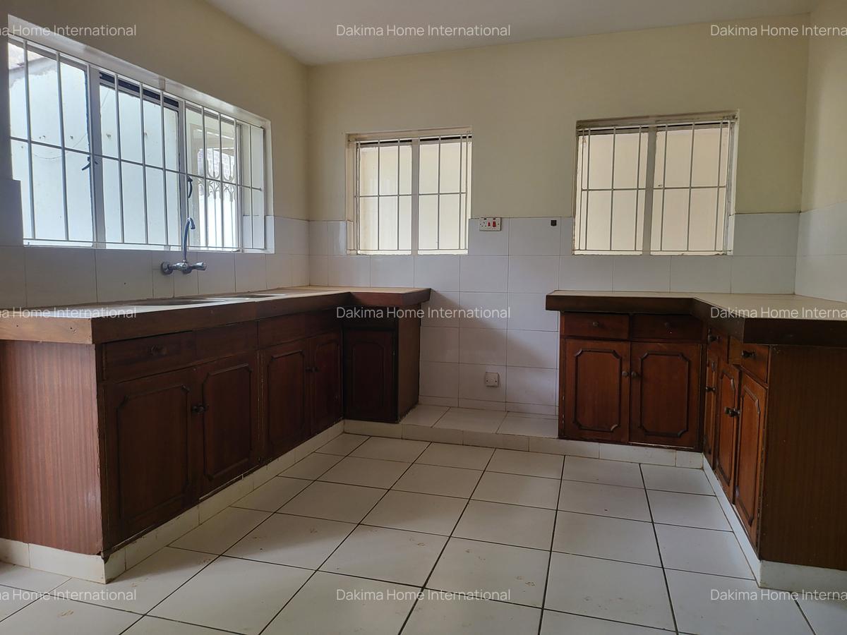 4 Bed Townhouse with En Suite in Spring Valley - 5