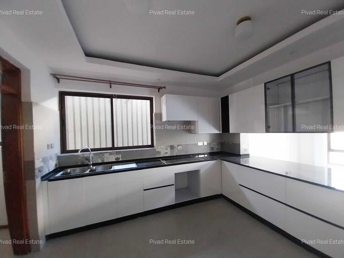 4 Bed Townhouse with Swimming Pool in Runda - 17