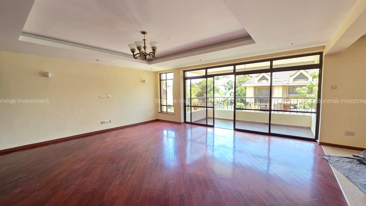 5 Bed Townhouse with En Suite at Lavington Green - 5