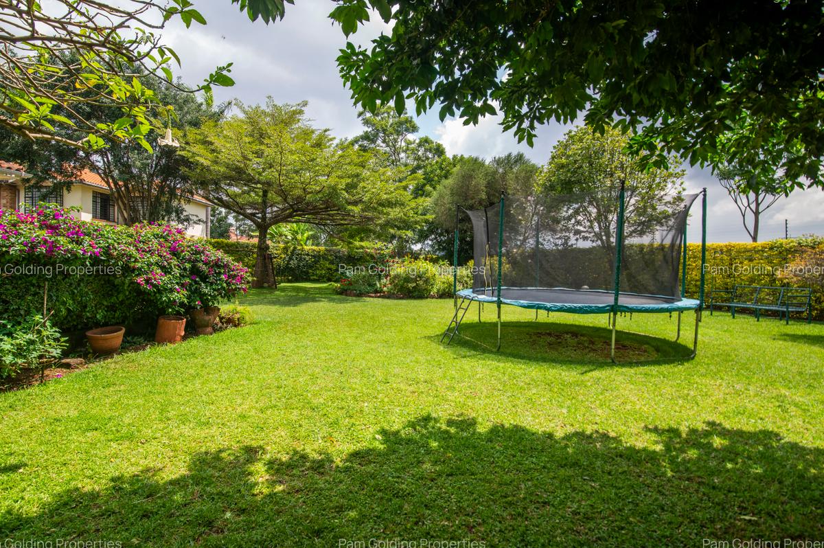 5 Bed House with Swimming Pool in Nyari - 2