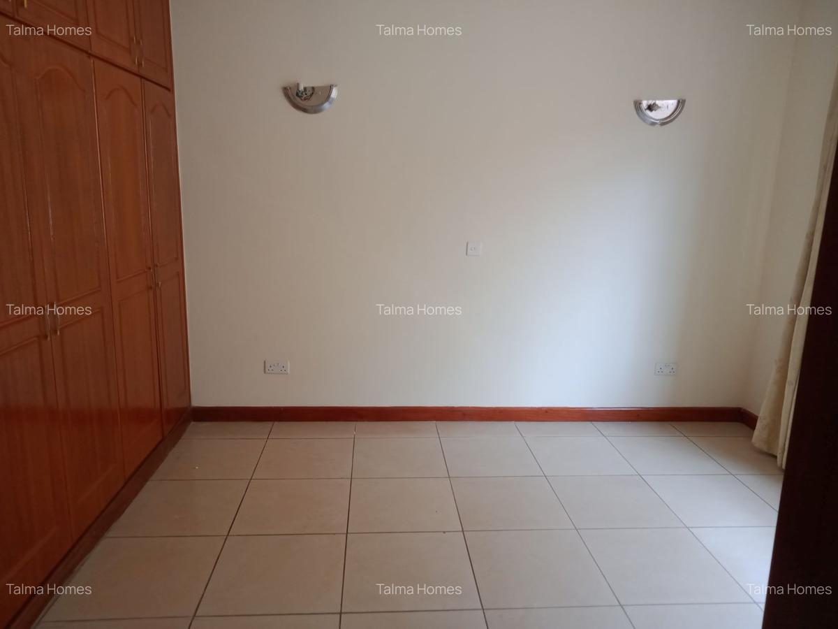 3 Bed Apartment with En Suite at Brookside - 9