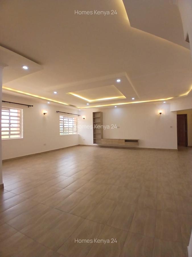 3 Bed Apartment in Ridgeways - 1
