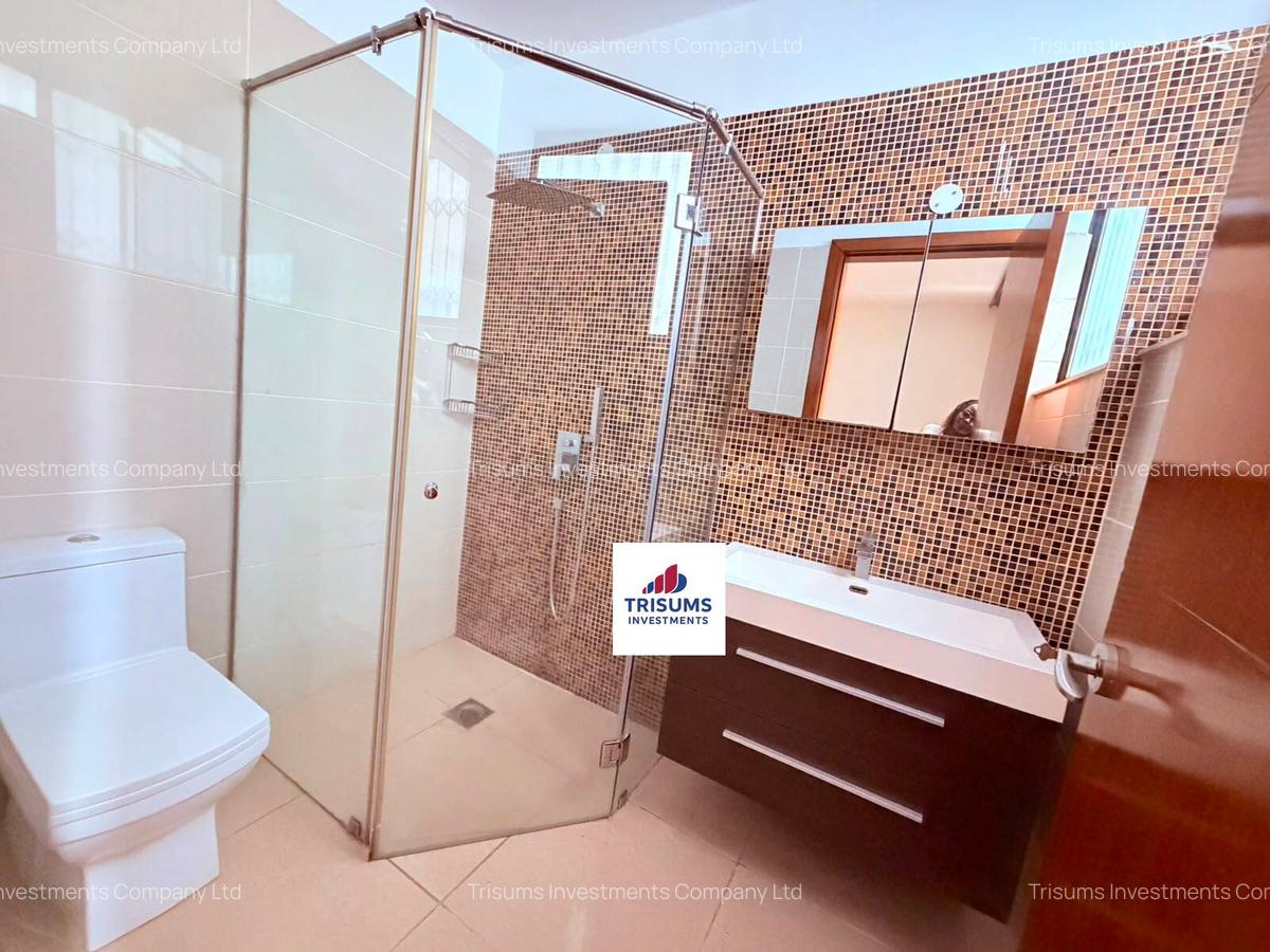 3 Bed Apartment with En Suite at Prp7+494 - 7