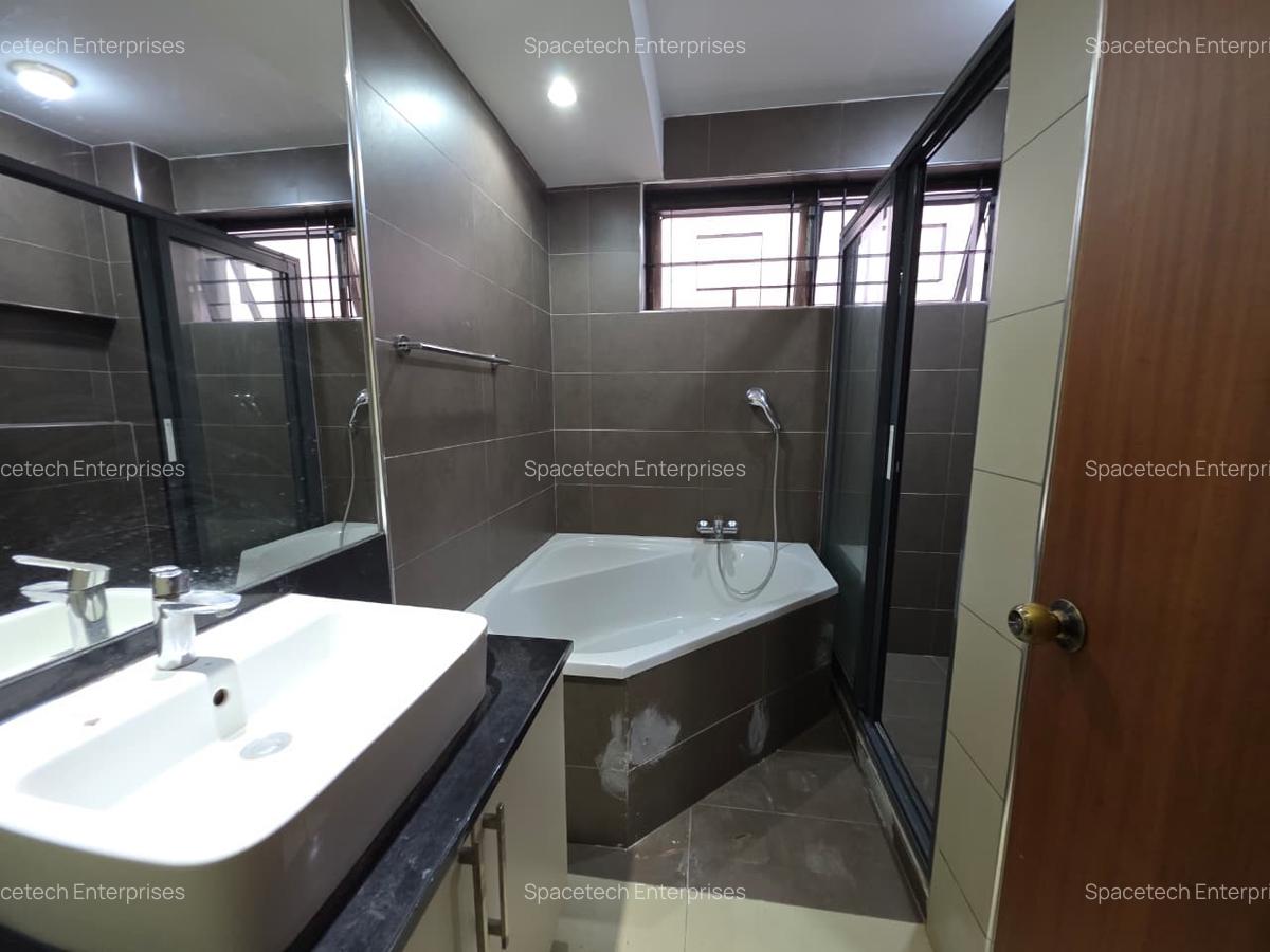 5 Bed Townhouse with En Suite in Spring Valley - 12
