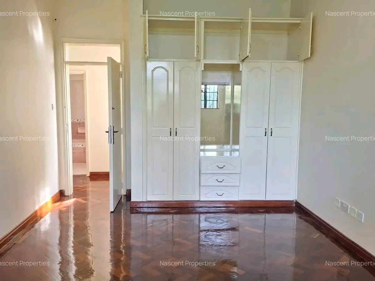4 Bed House with En Suite in Runda - 3