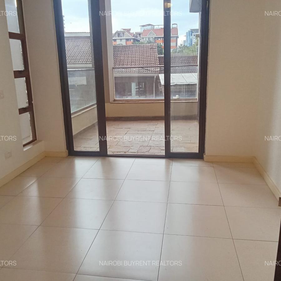 4 Bed Apartment with En Suite in Parklands - 8