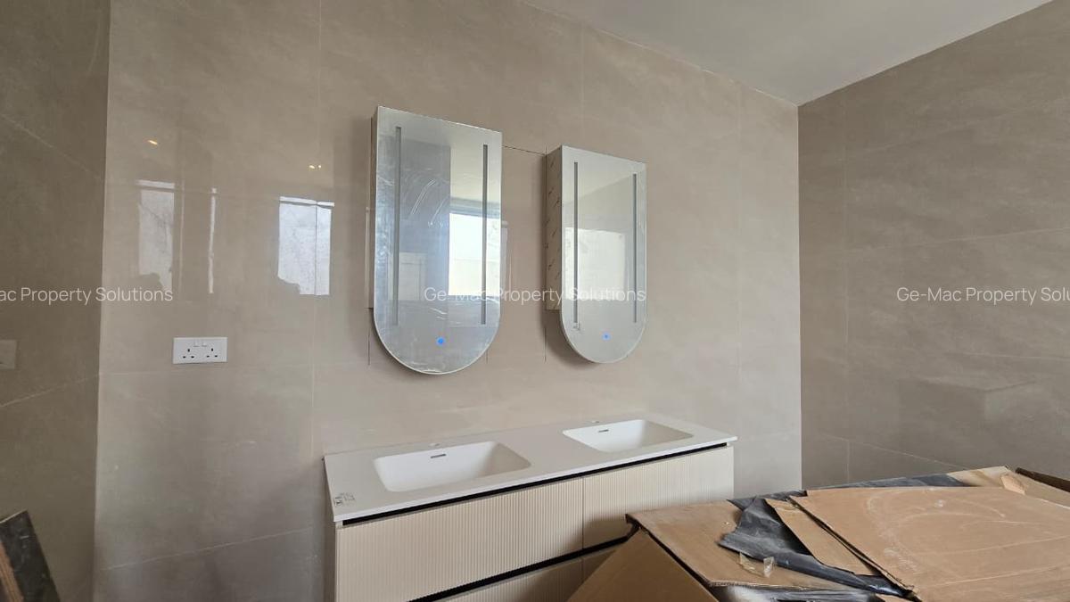 5 Bed Townhouse with En Suite in Lavington - 4