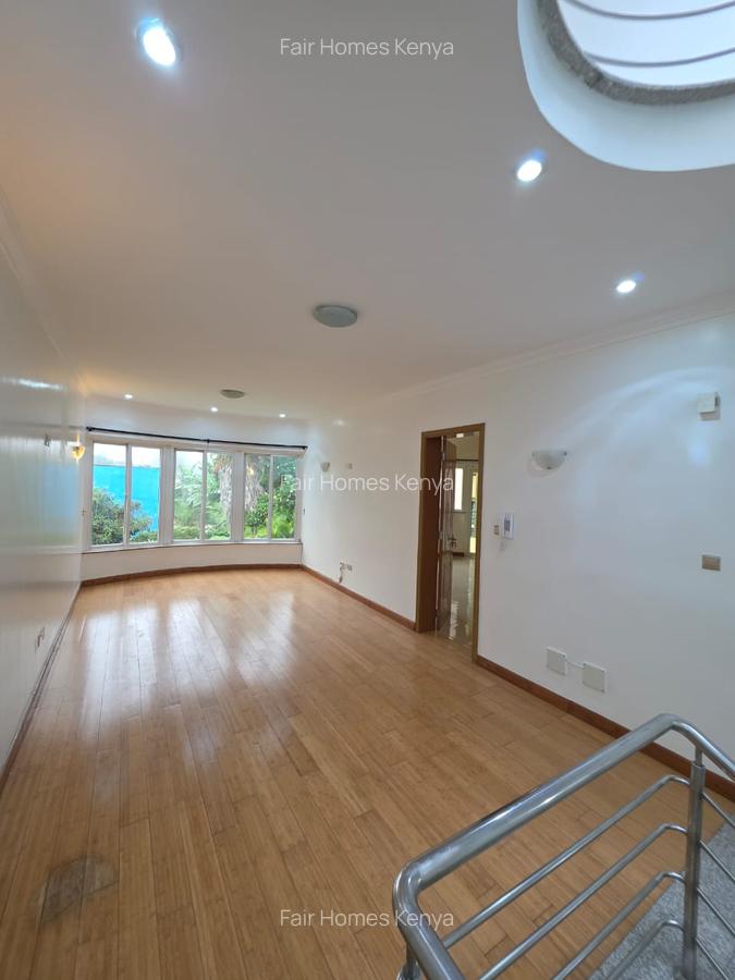 4 Bed Townhouse with En Suite at Riverside Drive - 6