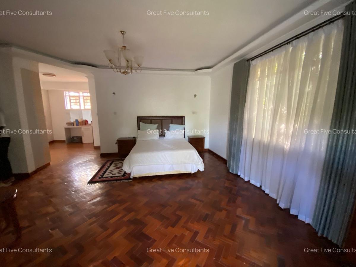 5 Bed House with En Suite in Runda - 11