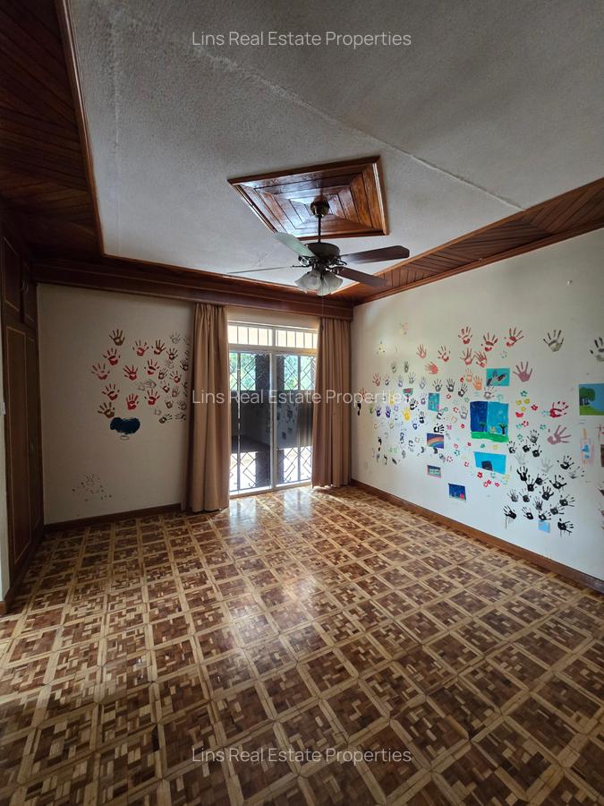 5 Bed House with En Suite in Runda - 9