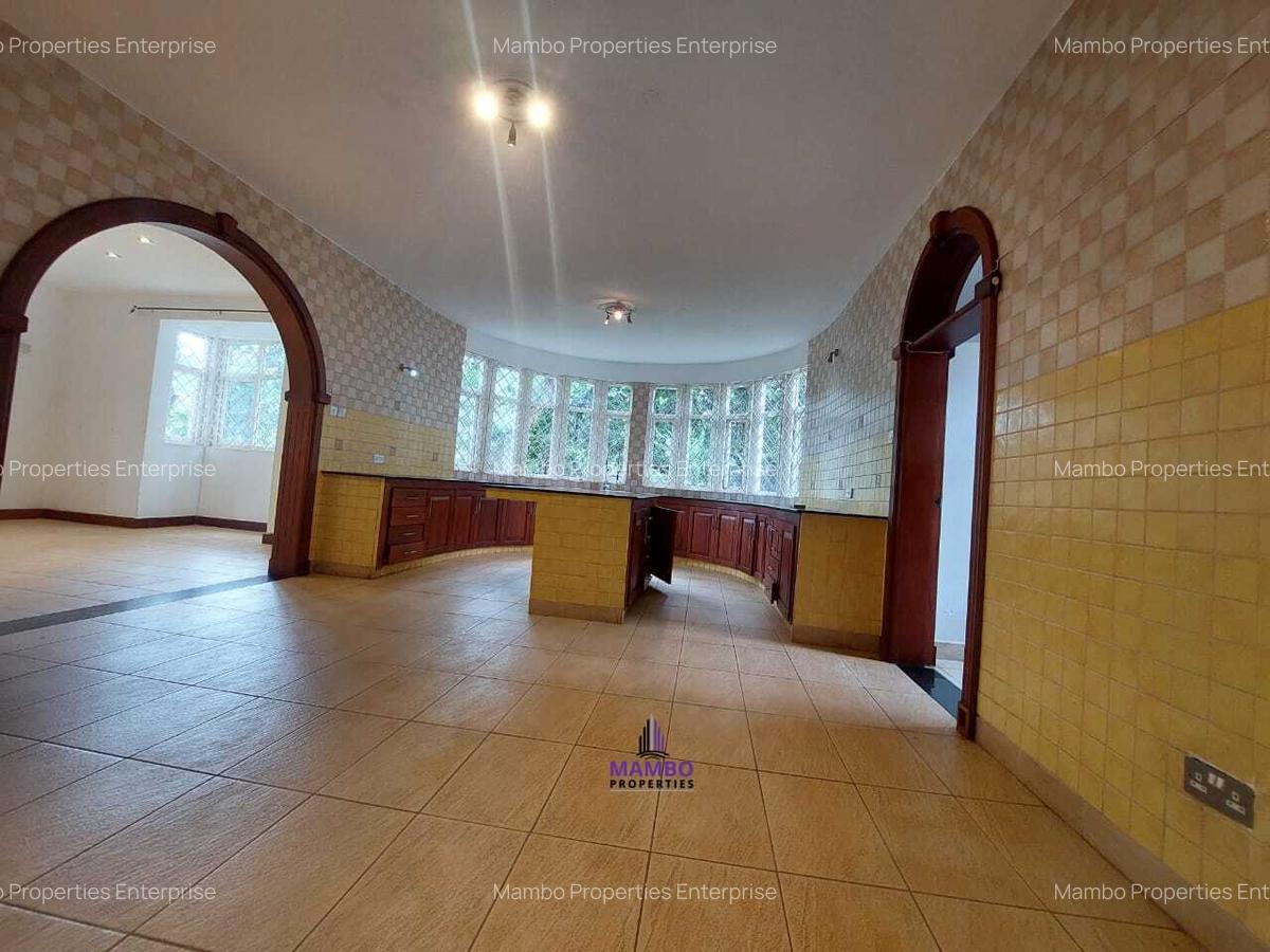 5 Bed Villa with En Suite at Lone Tree - 10