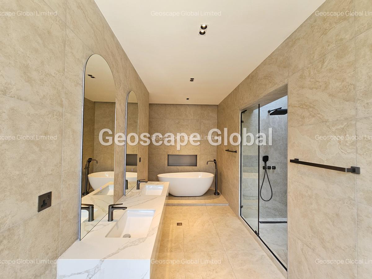 5 Bed House with En Suite in Runda - 8