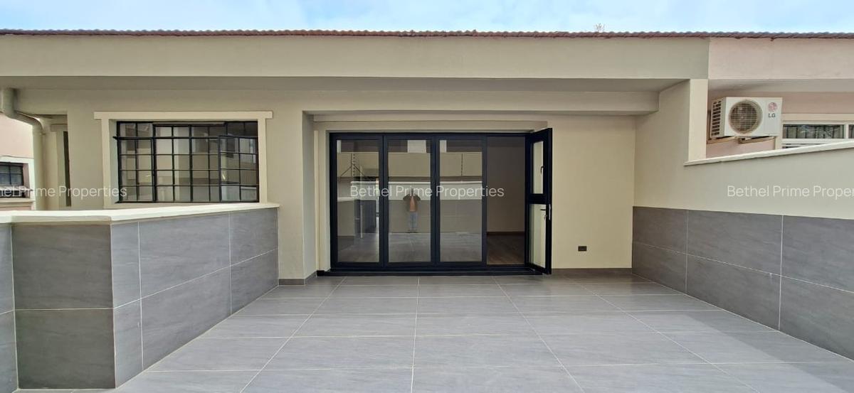 4 Bed Townhouse with En Suite in Spring Valley - 15