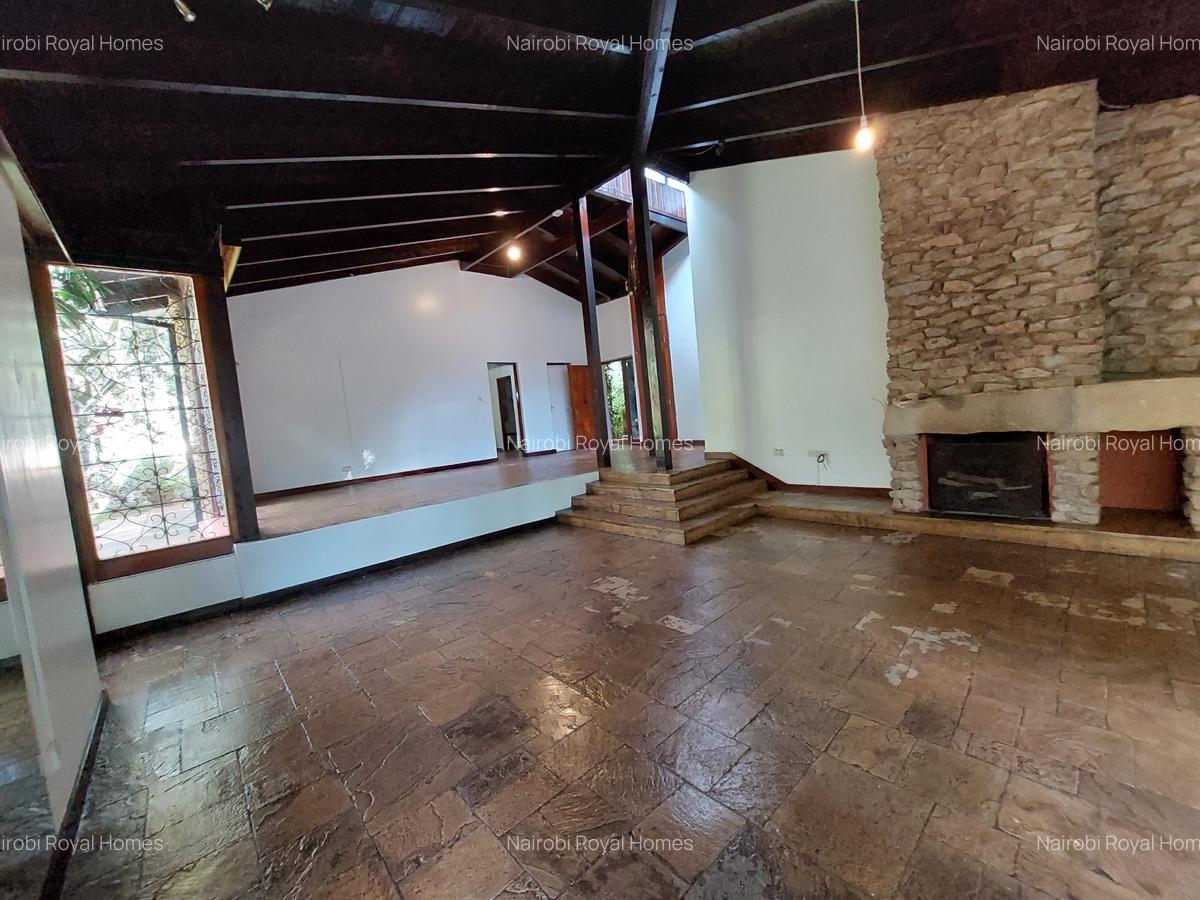 4 Bed House with En Suite at Lake View - 4