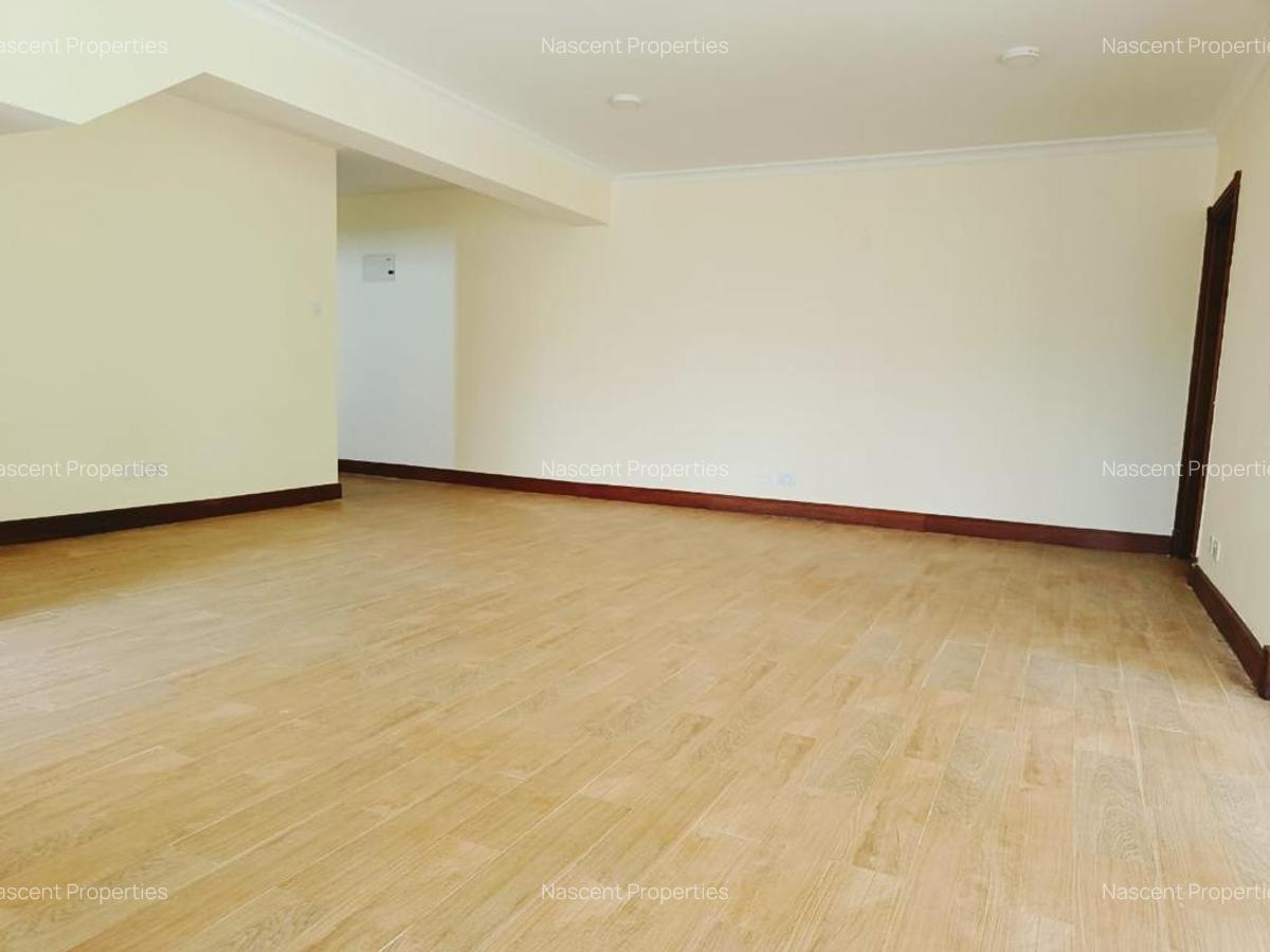 5 Bed Villa with En Suite in Spring Valley - 3