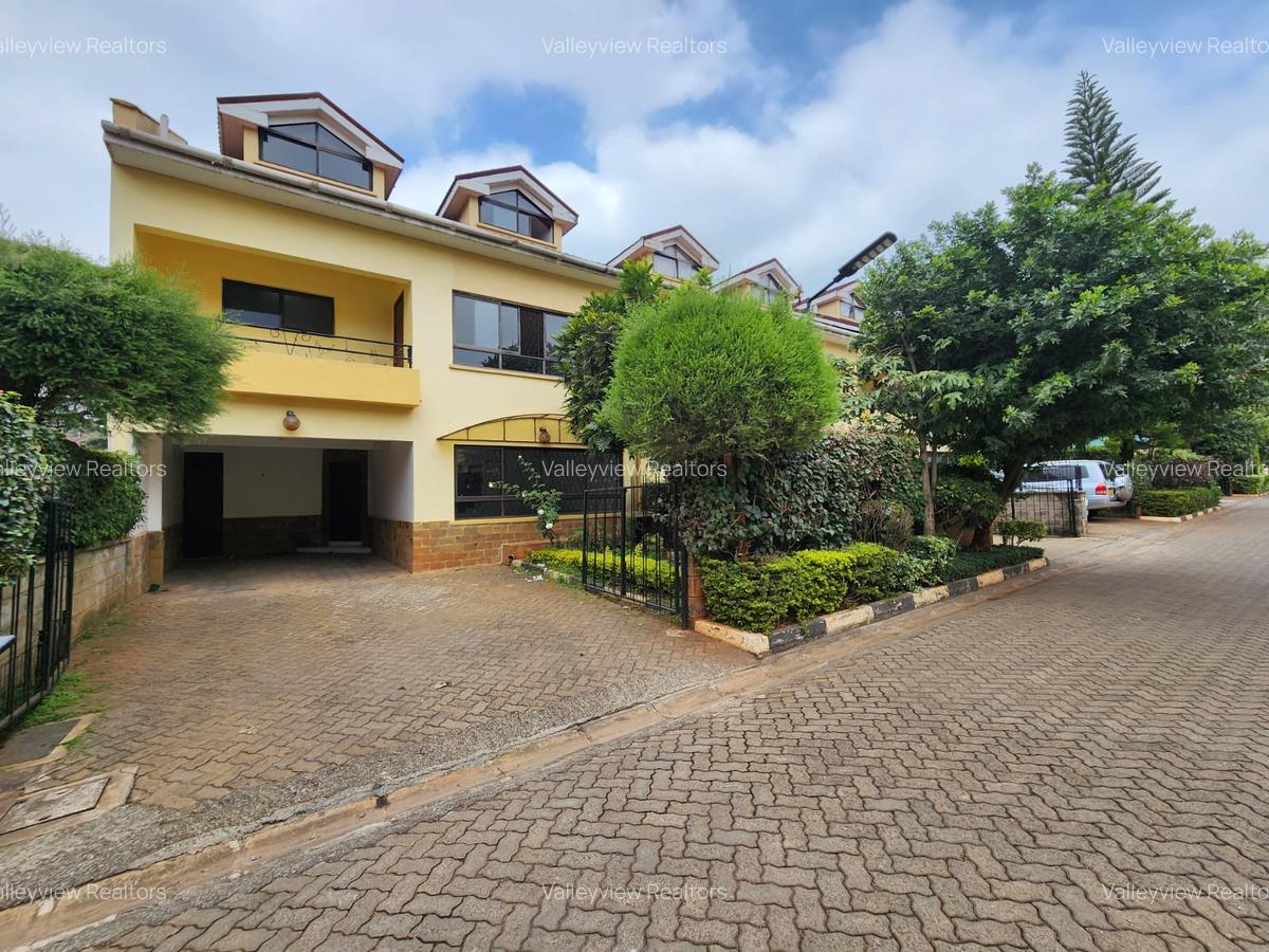 5 Bed Townhouse with En Suite at Lavington - 9