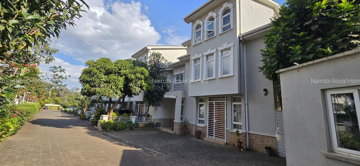 5 Bed Townhouse with En Suite at Lavington Road - 6