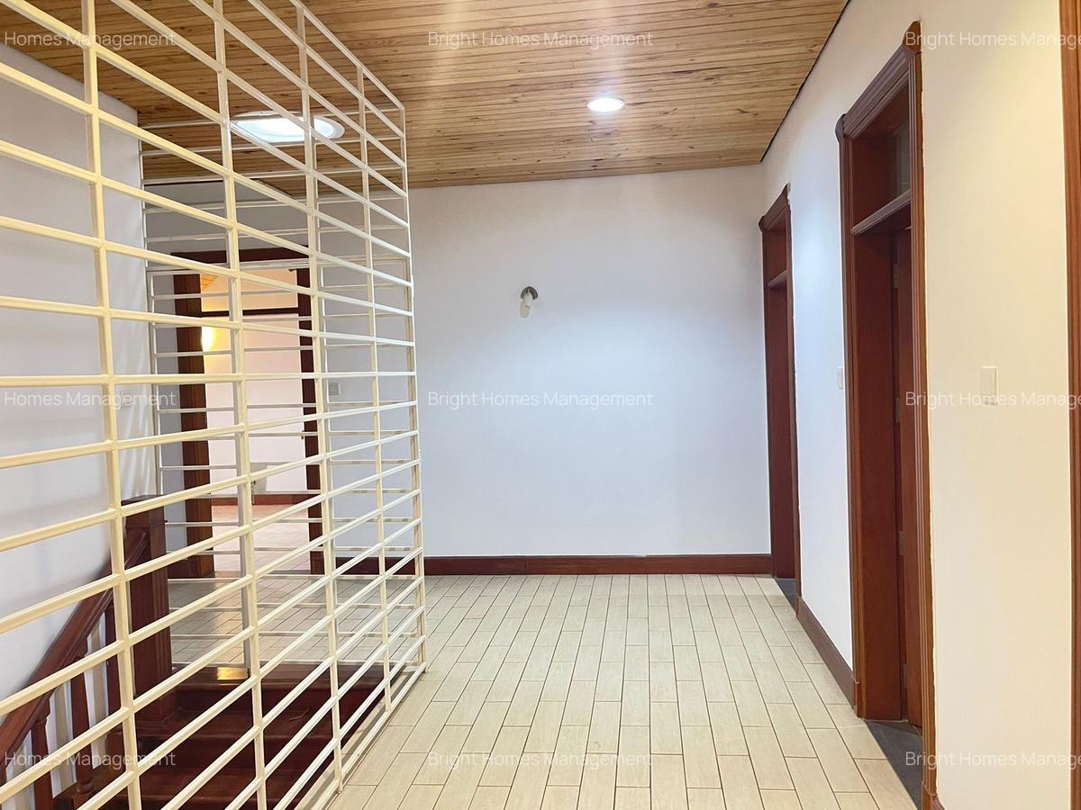 5 Bed Villa with En Suite in Rosslyn - 18