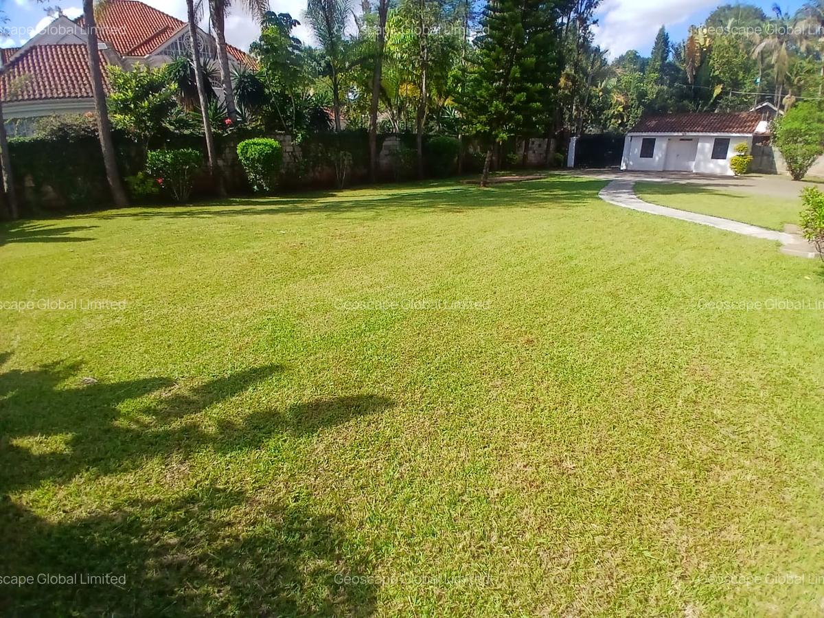 5 Bed House with En Suite in Runda - 1