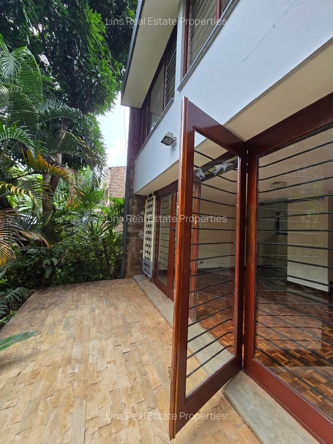 4 Bed Townhouse with En Suite in Kilimani - 6
