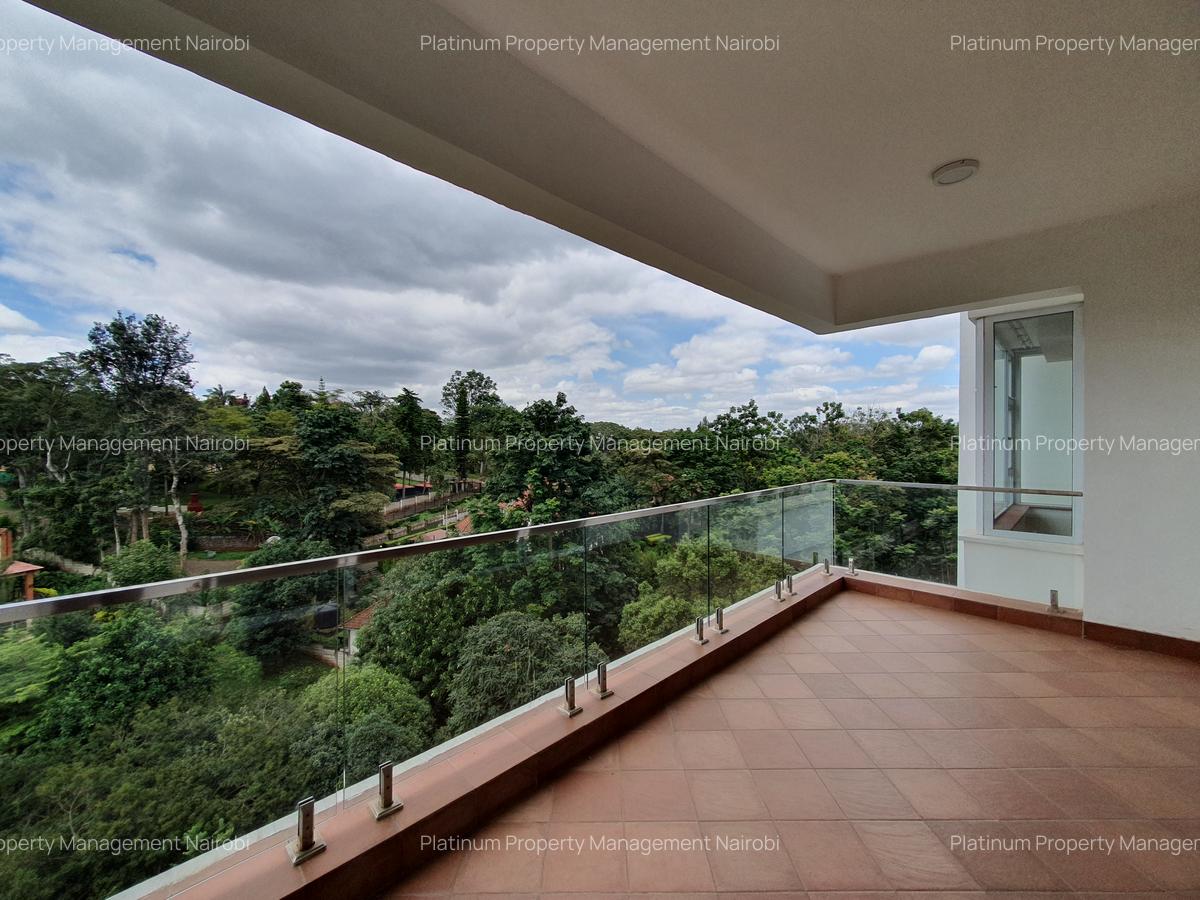 3 Bed Apartment with En Suite at The Colosseum - 5