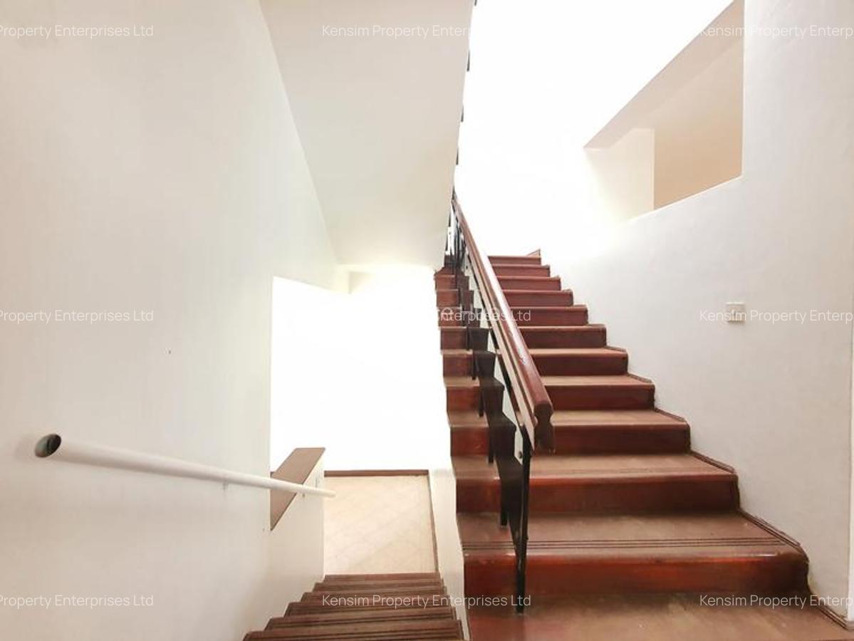 4 Bed Townhouse with En Suite in Spring Valley - 15