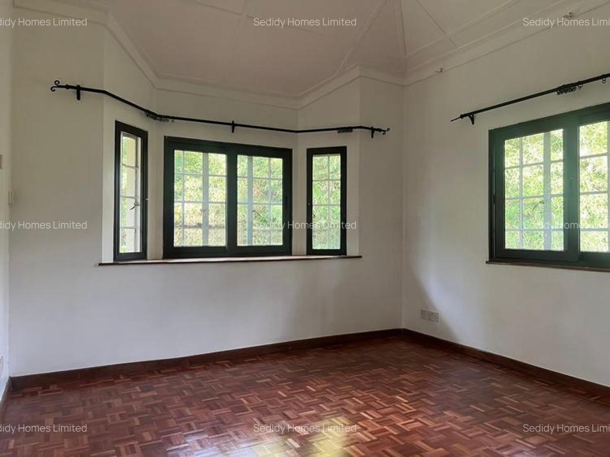 5 Bed Townhouse with En Suite in Rosslyn - 12