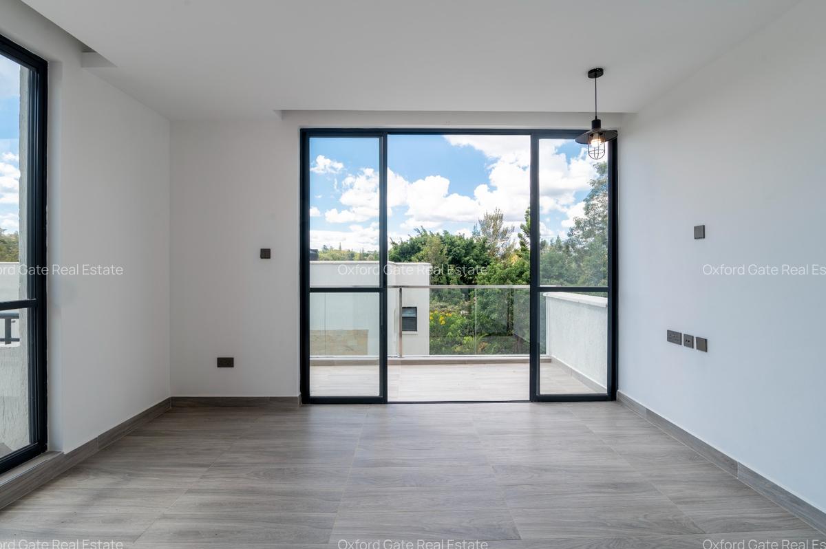 5 Bed Townhouse with En Suite at Lavington - 17