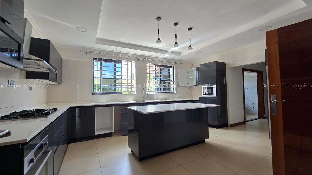4 Bed House with En Suite in Runda - 11
