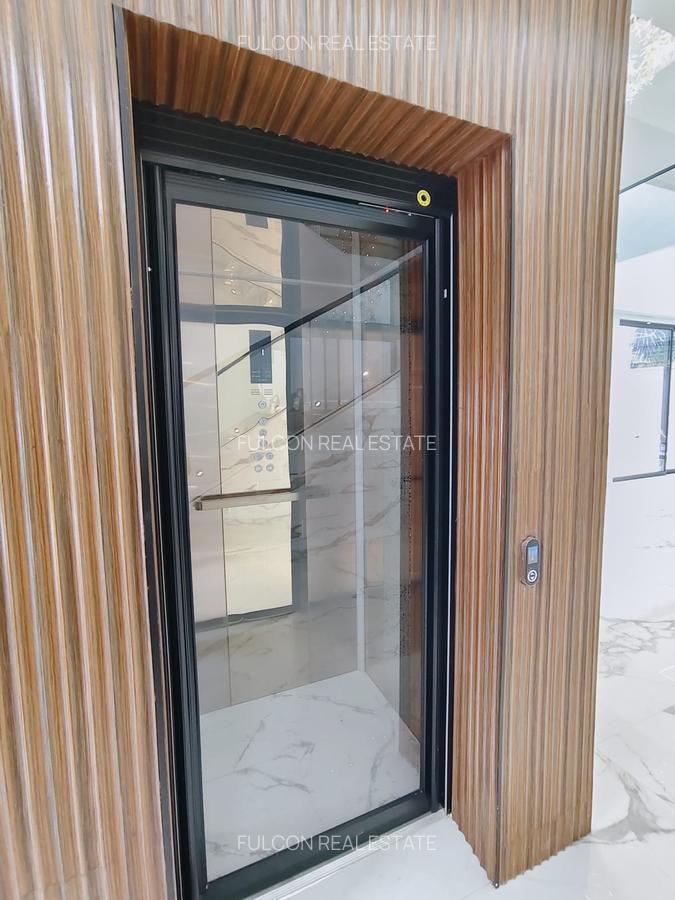6 Bed Villa with En Suite in Lavington - 9
