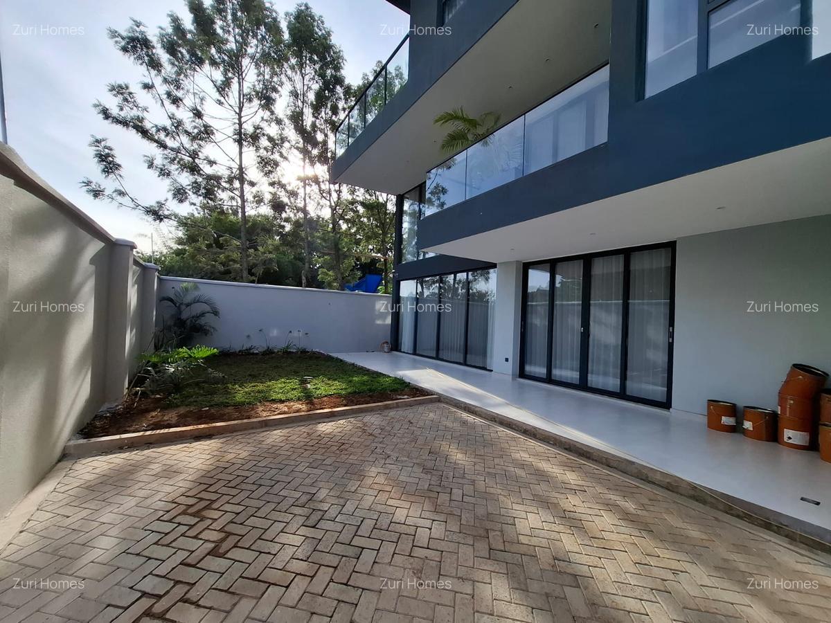 5 Bed Townhouse with En Suite in Lavington - 16