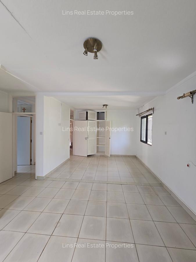 3 Bed House with En Suite in Loresho - 11