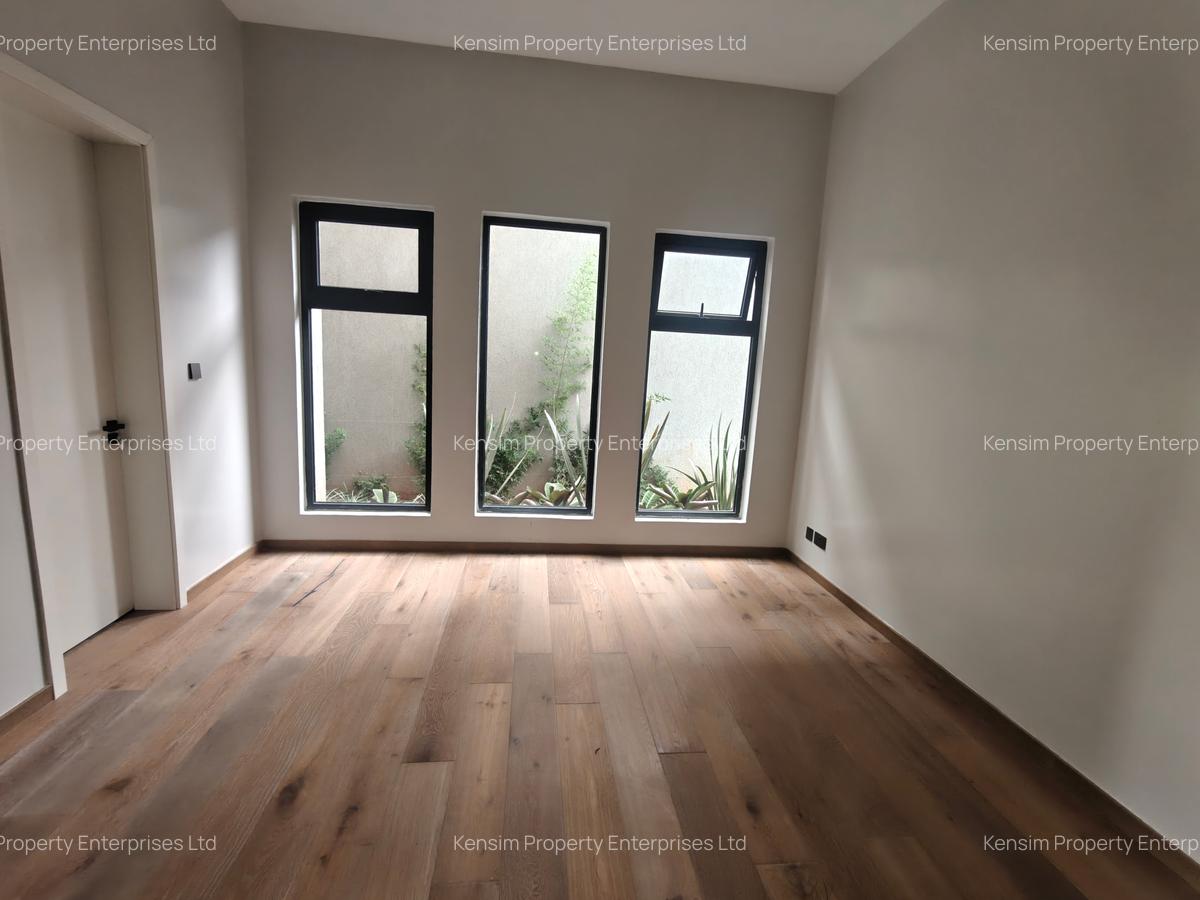 5 Bed Townhouse with En Suite in Runda - 11