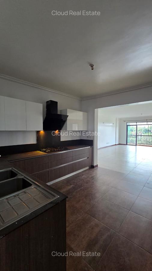 3 Bed Apartment with En Suite in Parklands - 17