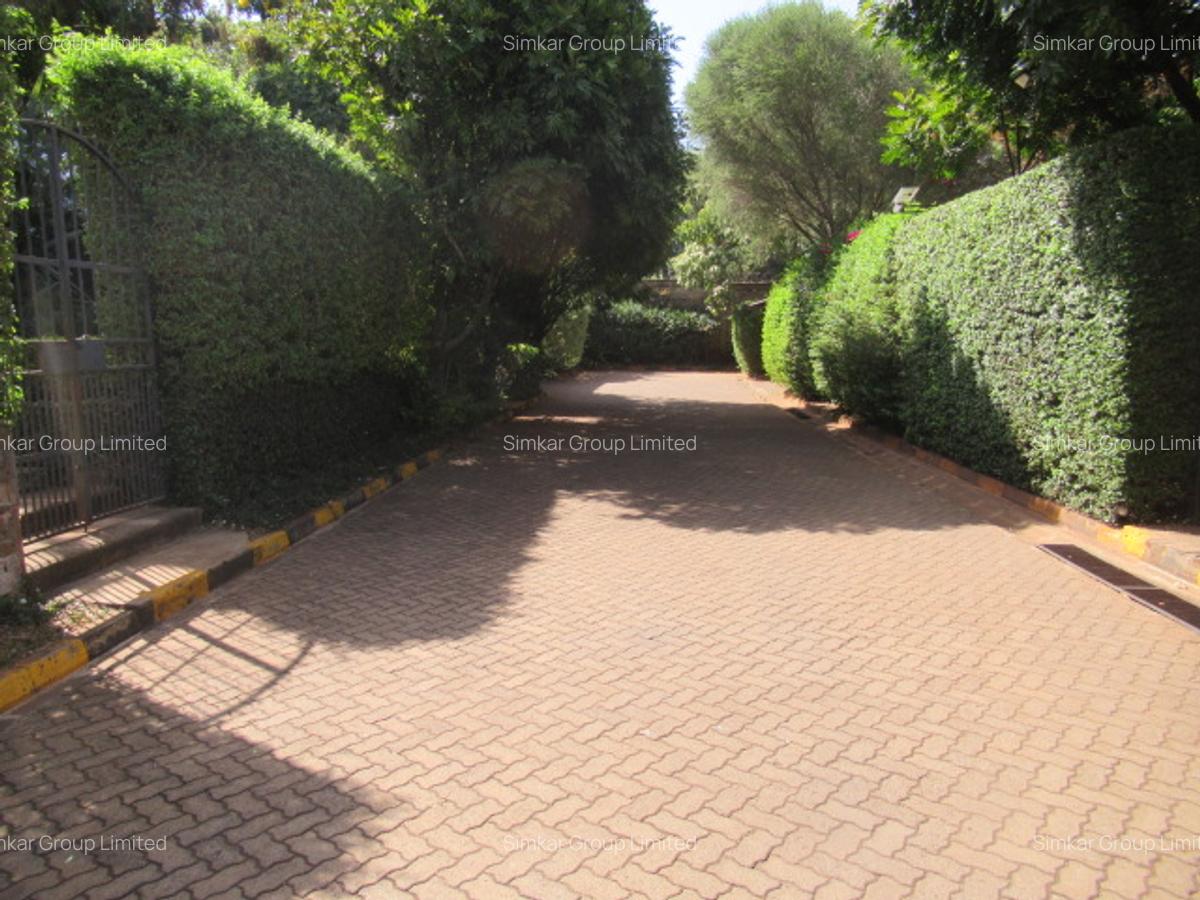 5 Bed Townhouse with En Suite at Kitisuru West - 3